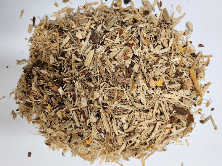 Premium wood chips substrate for reptiles, ideal for moisture retention and natural odor control.”