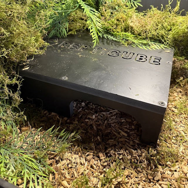 Premium reptile substrate for optimal moisture control