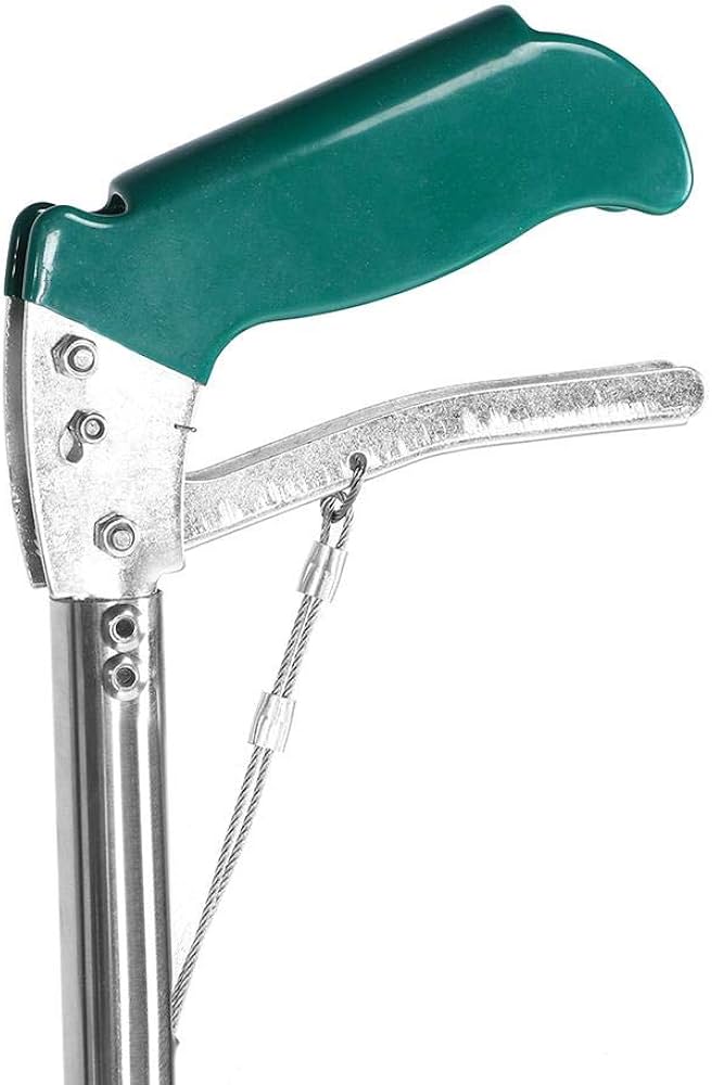 Handle and folding mechanism close-up